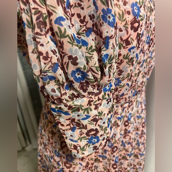 The East Order Sophie V-Neckline Floral Long Sleeve Mini Dress - Picture 9 of 10